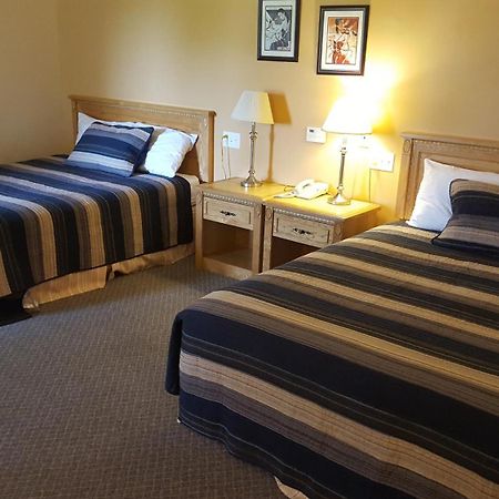 Knights Inn Woodstock Phòng bức ảnh